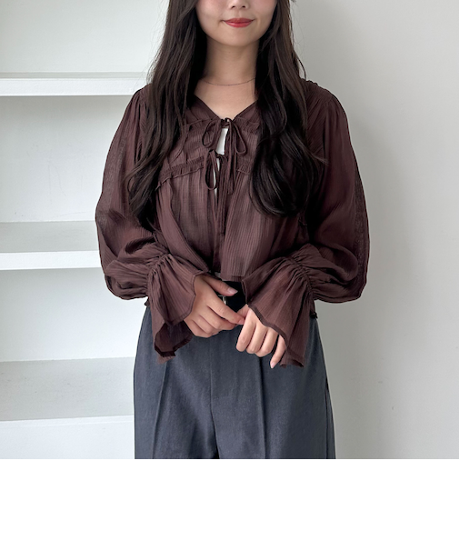 楊柳シャーリングショートブラウス