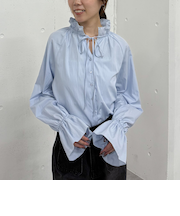 フリルカラーブラウス