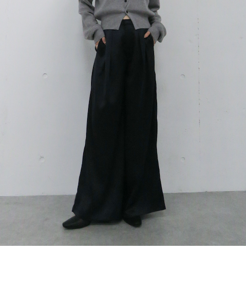 サテンタックパンツ