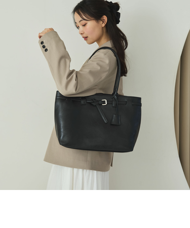 ベルトディティールラージバッグ