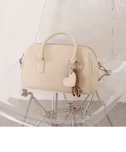 チャーム付きボストンバッグ