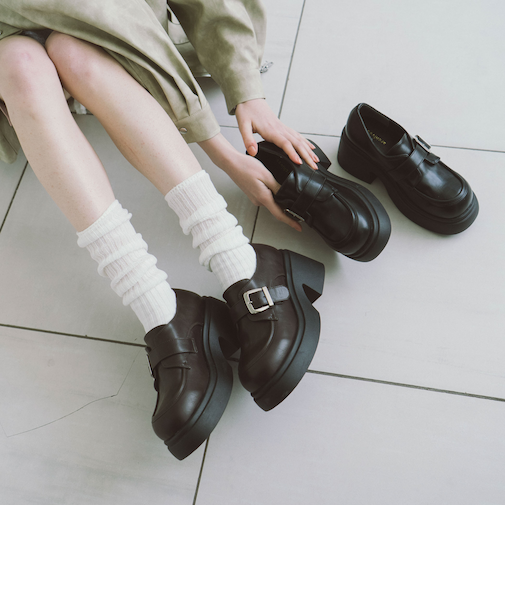 厚底ベルトパンプス