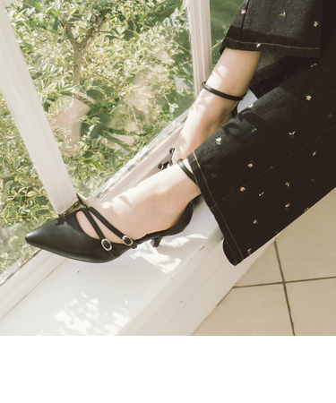 ２ストラップセパレートパンプス