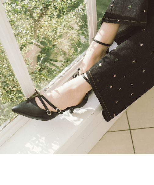 ２ストラップセパレートパンプス