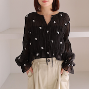 花柄刺繍ギャザーブラウス