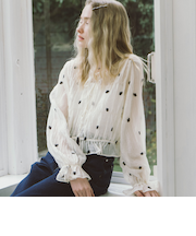 花柄刺繍ギャザーブラウス