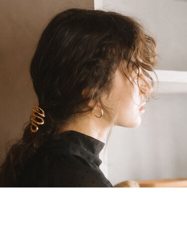 シャープラインミドルフープイヤリング