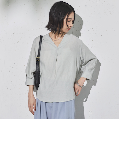 ウォッシャブルリネンライクＶ開きタックブラウス