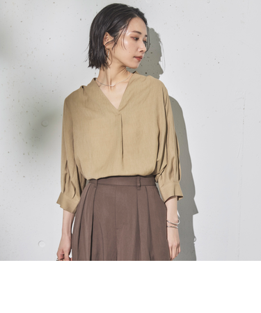 ウォッシャブルリネンライクＶ開きタックブラウス