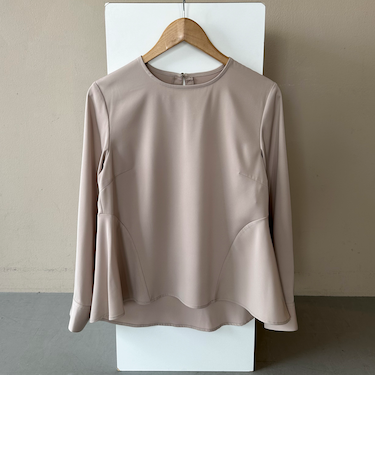 切替ペプラムブラウス