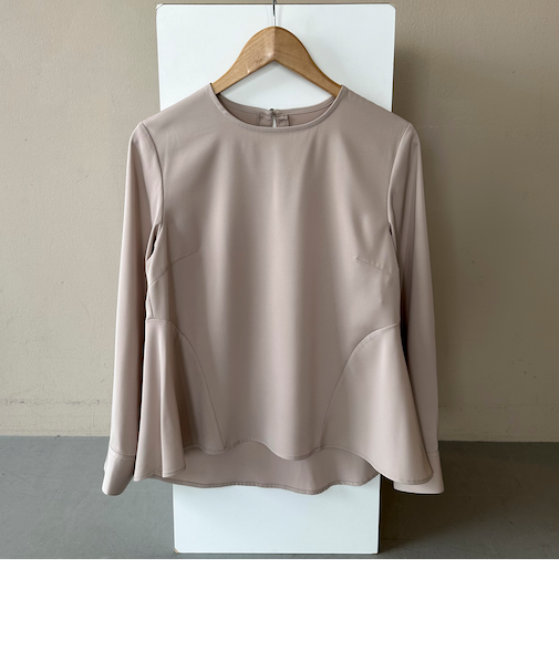 切替ペプラムブラウス