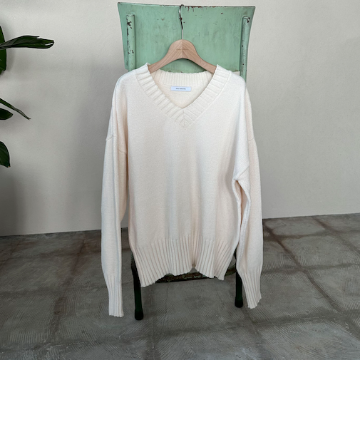 ベロアヤーンＶネックニット