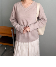 ベロアヤーンＶネックニット