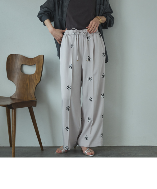 花柄刺繍センタープレスパンツ