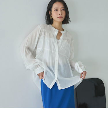 シャーリングバンドカラーブラウス