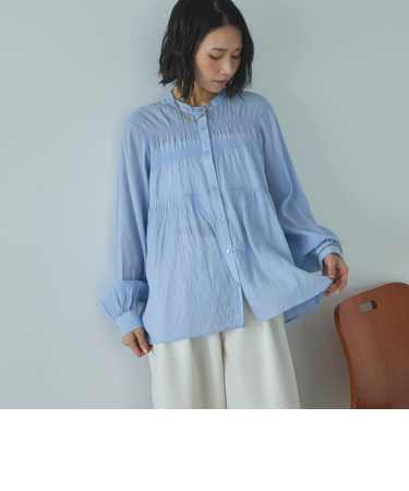 シャーリングバンドカラーブラウス