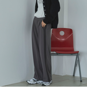 サイドラインタックパンツ