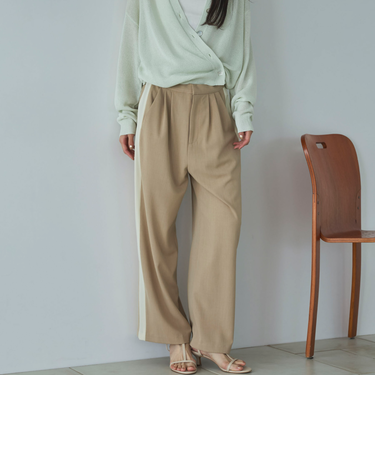 サイドラインタックパンツ