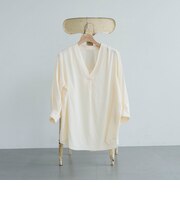 ウォッシャブルリネンライクV開きタックブラウス