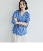 ウォッシャブルリネンライクV開きタックブラウス