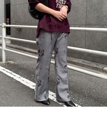 オリジナル刺繍セミフレアパンツ