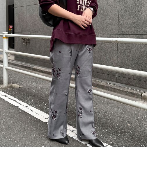 オリジナル刺繍セミフレアパンツ