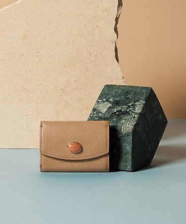 【TOPKAPI】 gemdrops ジェムドロップ ミニエンボスレザー 天然石 三つ折り 財布