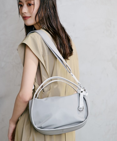 【Breath TOPKAPI】【撥水】ツヤ ナイロン ショルダー付き ラウンド トートバッグ