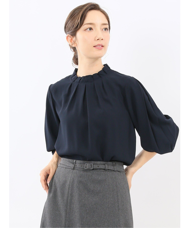 タック衿 長袖プルオーバーブラウス