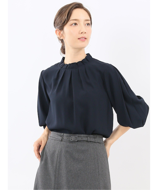 タック衿 長袖プルオーバーブラウス