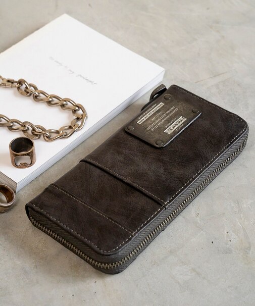 DEVICE MAD ミリタリー ラウンド ファスナー 長財布 メタル 型押し プレート ウォレット