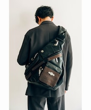DEVICE gear 本革トライアングル ボディバッグ ショルダーバッグ スリングバッグ