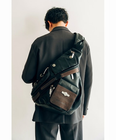 DEVICE gear 本革トライアングル ボディバッグ ショルダーバッグ スリングバッグ
