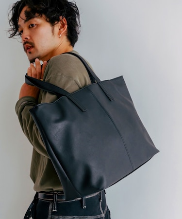合皮 両あおり シンプル センター 刺繍 デザイン トートバッグ