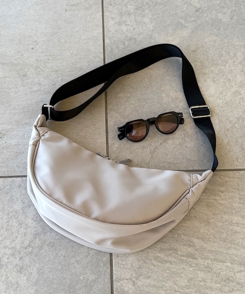 Rename ハーフムーン クロス ボディ トート ショルダーバッグ