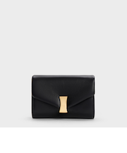 Lilibet リリベット メタリックアクセント チェーンストラップウォレット