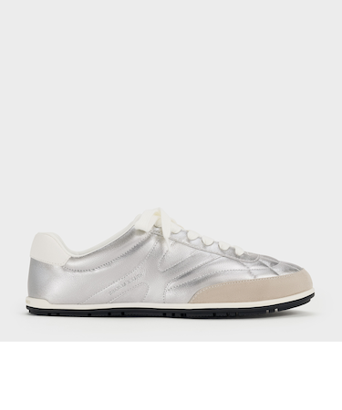 ロートップ スニーカー