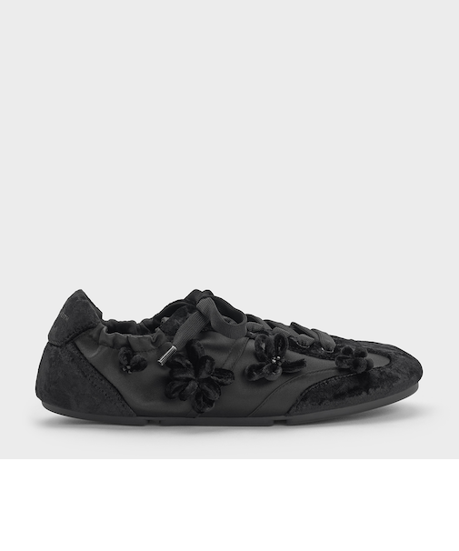 サテン&ベルベット フラワーエンベリシュッドルーシュドスニーカー