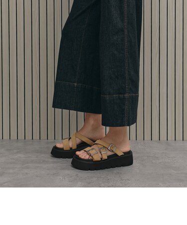 Laine レイン バックルプラットフォーム サンダル