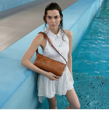 Delfina デルフィナ イロンゲイティッド ショルダーバッグ