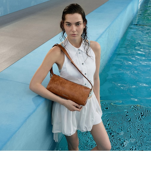 Delfina デルフィナ イロンゲイティッド ショルダーバッグ