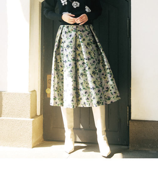 アンティークフラワー刺しゅう タックスカート