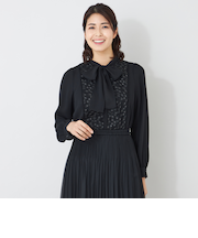 フロントフラワー刺しゅう ブラウス