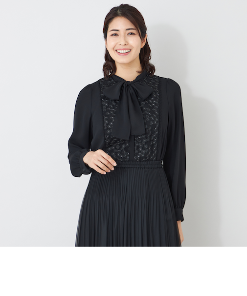 フロントフラワー刺しゅう ブラウス