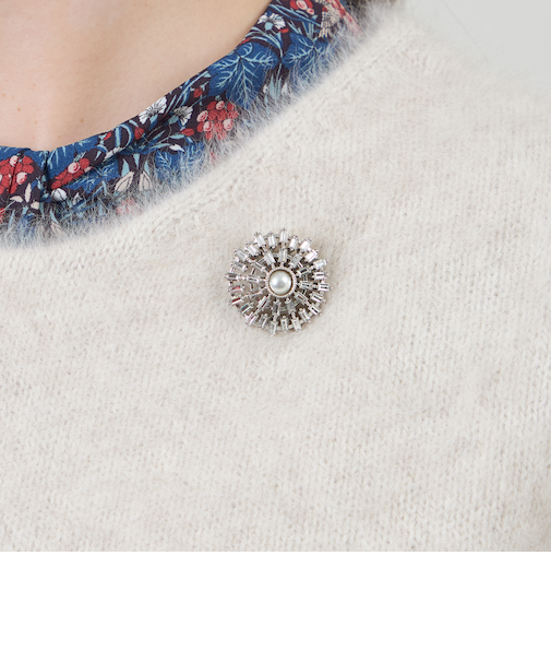 クリスタルブローチ