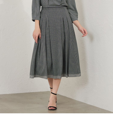 幾何プリントタックスカート