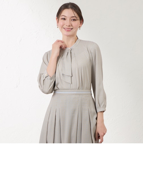 幾何プリントブラウス