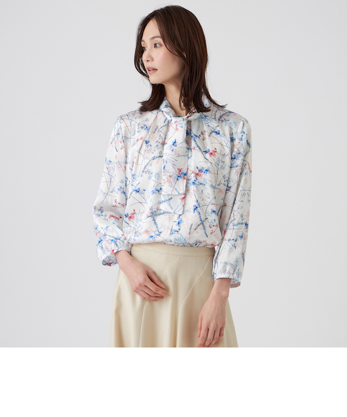 【ウォッシャブル】サテンフラワープリントブラウス