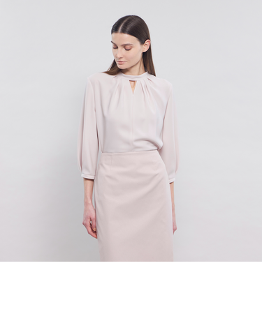 ストレッチバックサテン スタンドカラーブラウス