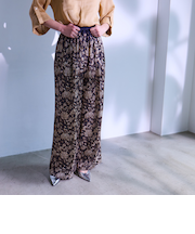 【VERY NaVY2025年6月号掲載】フラワーサラササテン タックギャザーワイドパンツ